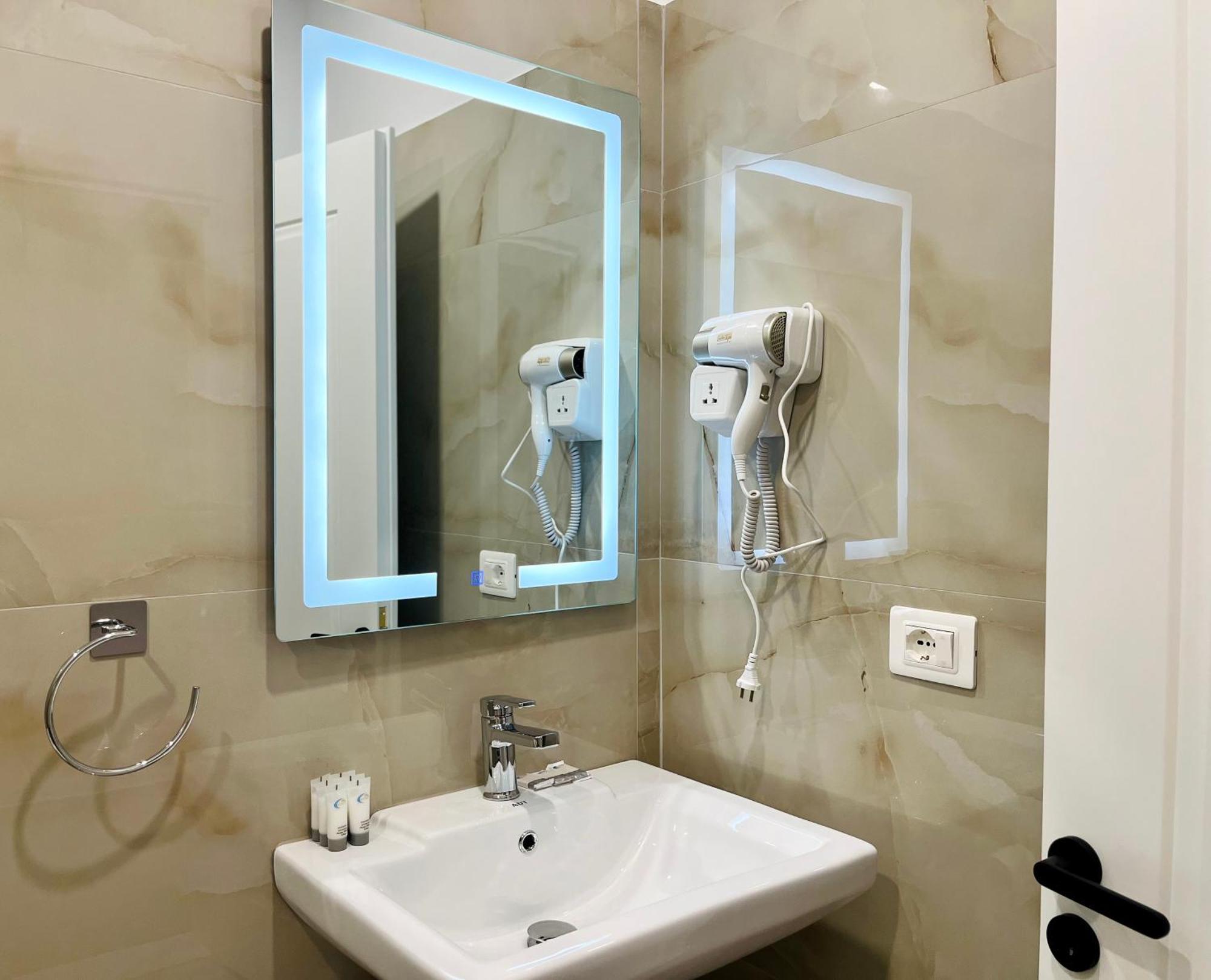 Mili Hotel Берат Екстериор снимка